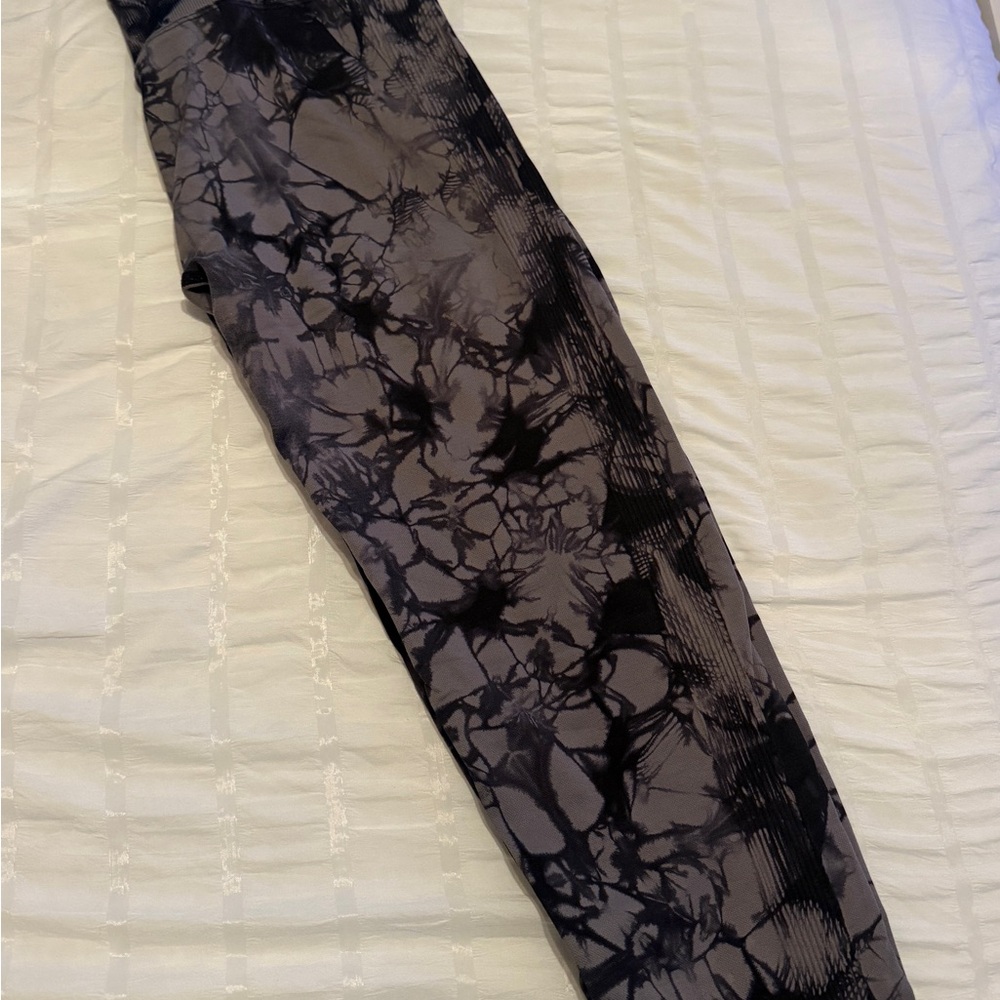 Black and Gray Tie-Dye Leggings